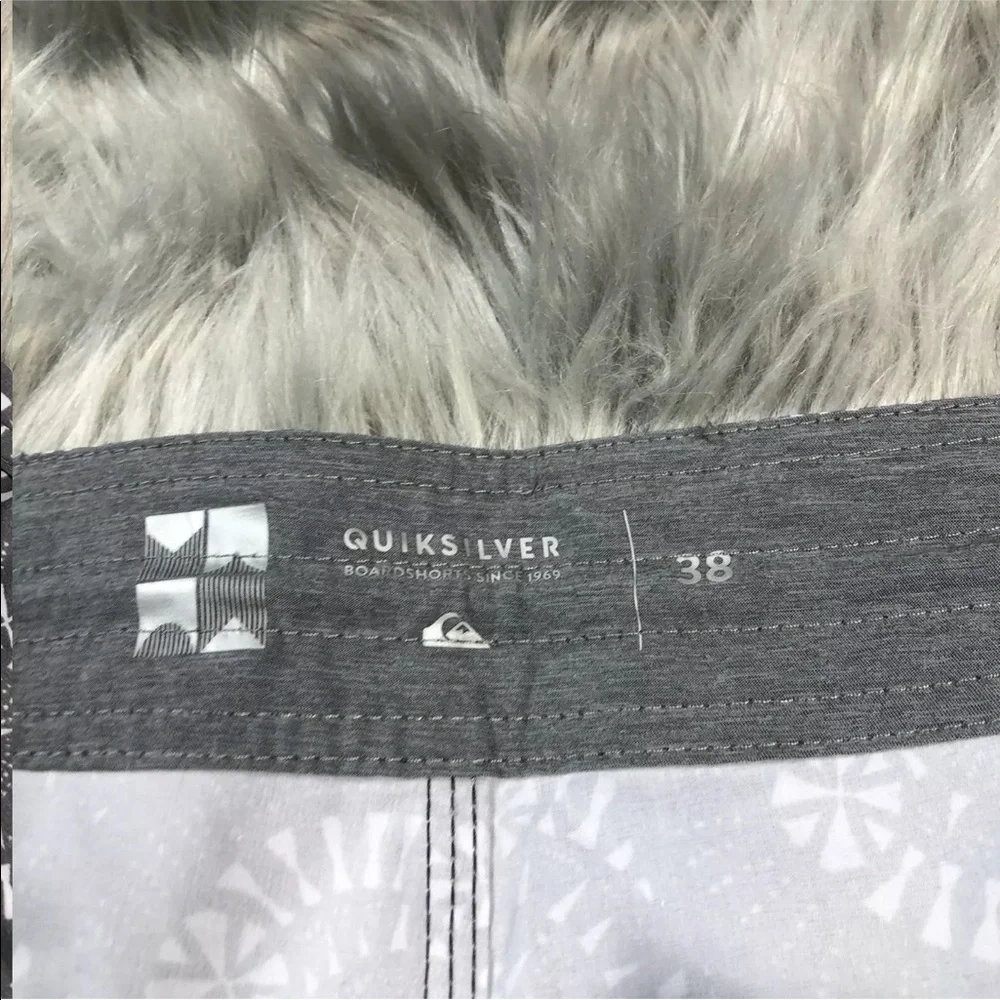 Quiksilver Variable 18” Beach Shorts Gray Quiet Shade Size 38